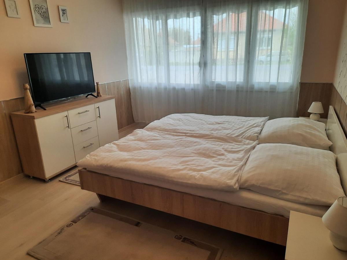 Fenyo Apartman Διαμέρισμα Nagykáta Εξωτερικό φωτογραφία