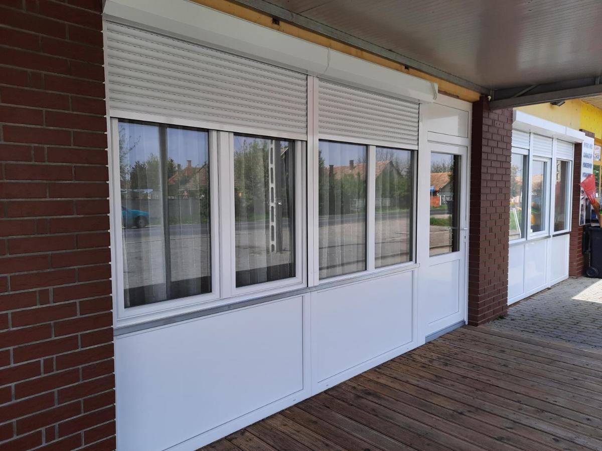 Fenyo Apartman Διαμέρισμα Nagykáta Εξωτερικό φωτογραφία